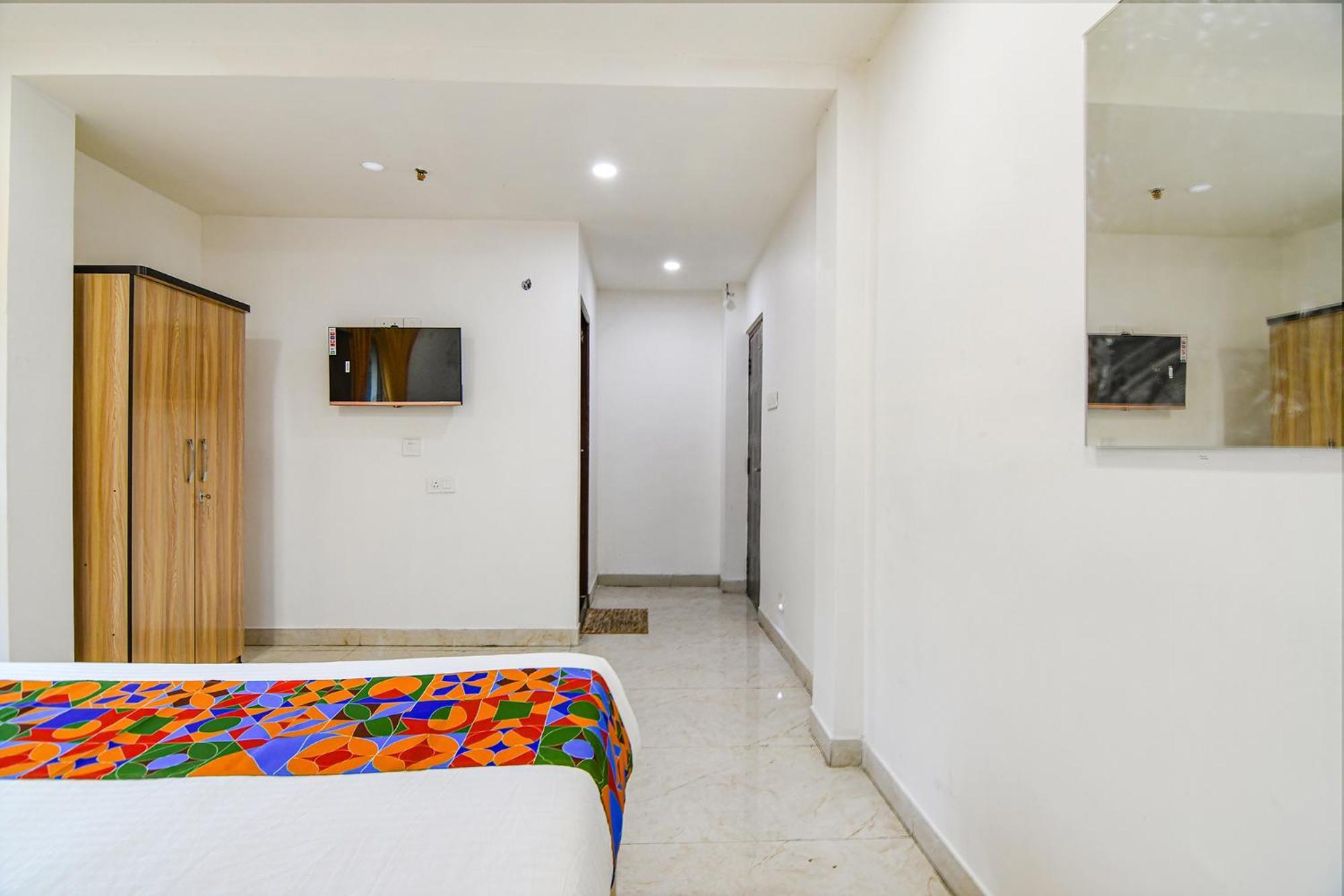 Fabhotel Grand Hazra Inn - Nr Ballygunge Station Hotel 3*